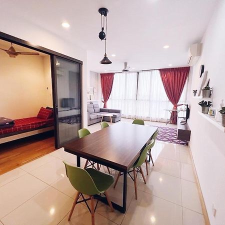קואלה לומפור Connected Train 3 Bedrooms - Above Klgateway Mall 14 מראה חיצוני תמונה