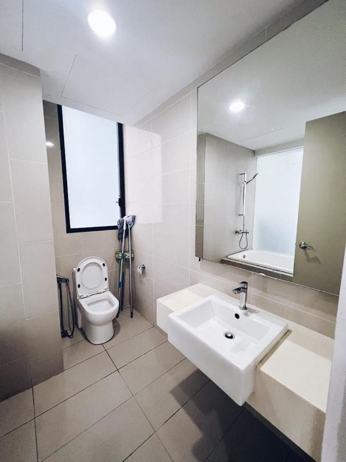 קואלה לומפור Connected Train 3 Bedrooms - Above Klgateway Mall 14 מראה חיצוני תמונה