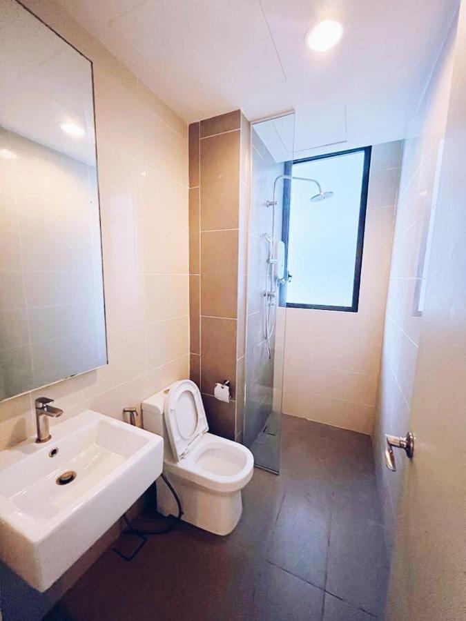קואלה לומפור Connected Train 3 Bedrooms - Above Klgateway Mall 14 מראה חיצוני תמונה