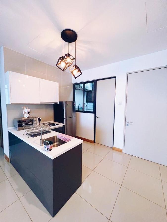 קואלה לומפור Connected Train 3 Bedrooms - Above Klgateway Mall 14 מראה חיצוני תמונה