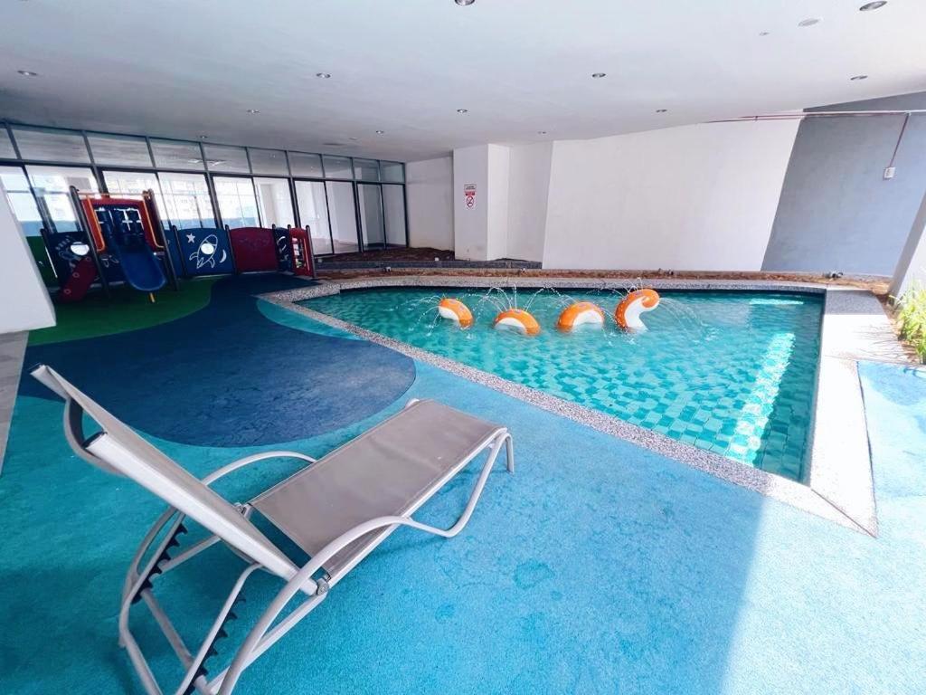קואלה לומפור Connected Train 3 Bedrooms - Above Klgateway Mall 14 מראה חיצוני תמונה