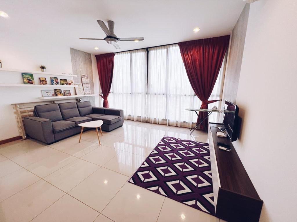 קואלה לומפור Connected Train 3 Bedrooms - Above Klgateway Mall 14 מראה חיצוני תמונה