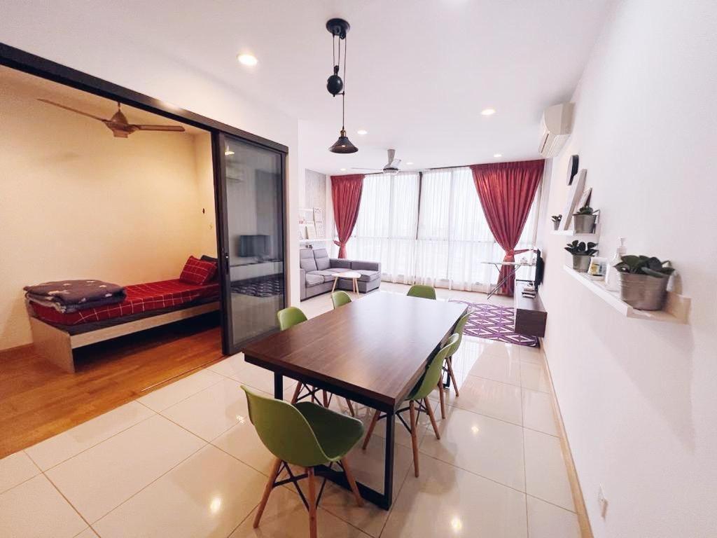 קואלה לומפור Connected Train 3 Bedrooms - Above Klgateway Mall 14 מראה חיצוני תמונה